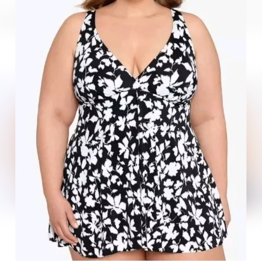 Swim Solutions Fly Away Tummy Control Swim Dress Woman Plus 18W Wireless New - Picture 1 of 12